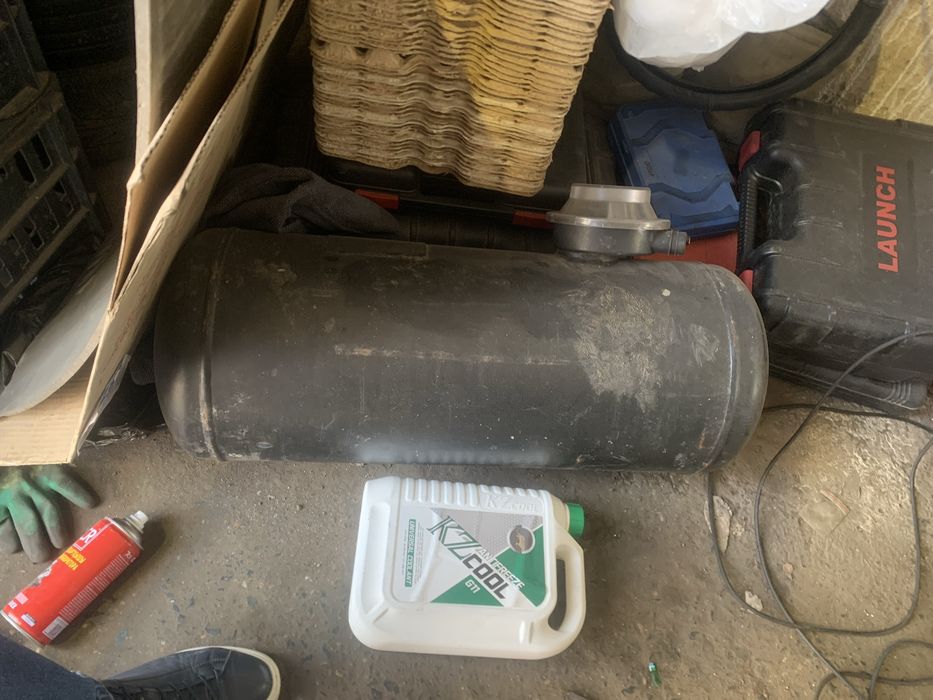 Продам Два газавых балона