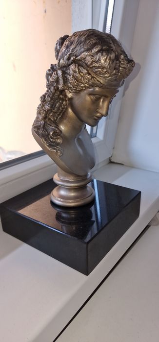Statuetă bust deosebit