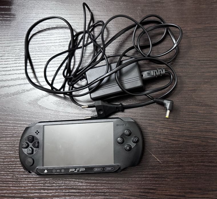 Sony PSP продам прошитую с играми