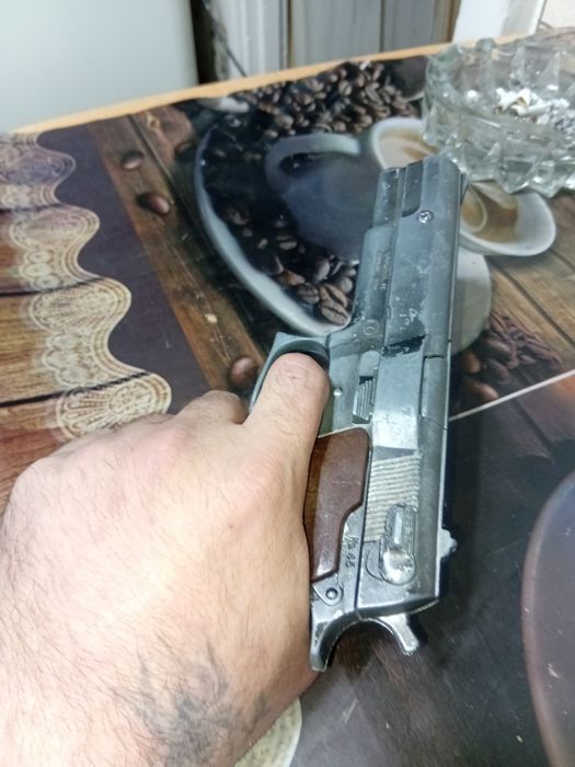 Пистолет игрушечный ТТ С ПИСТОНАМИ.