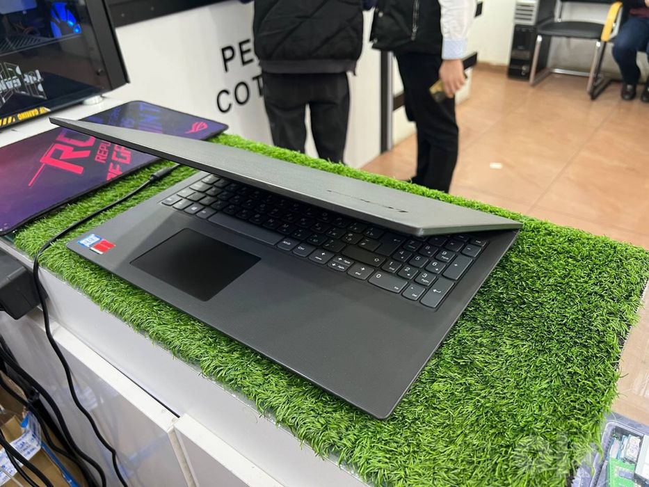 Lenovo V130.