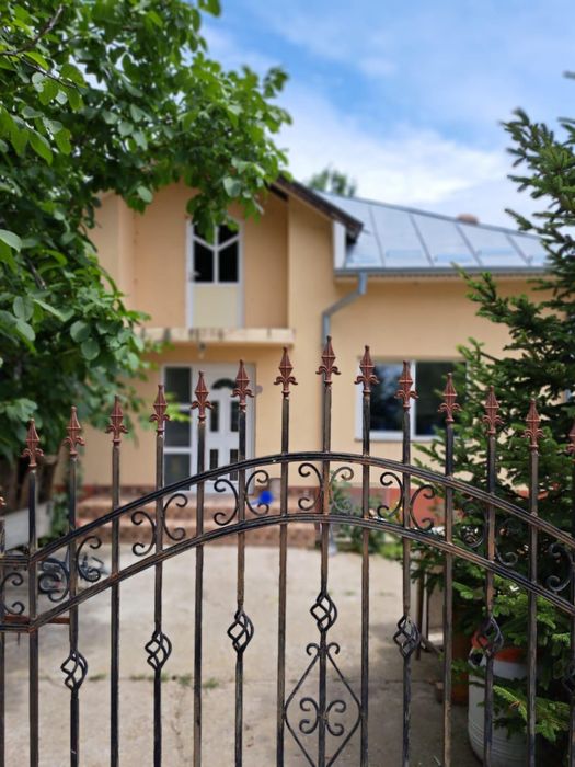 Casă spațioasă de vânzare Dobra, Targoviste – ideală pentru familie
