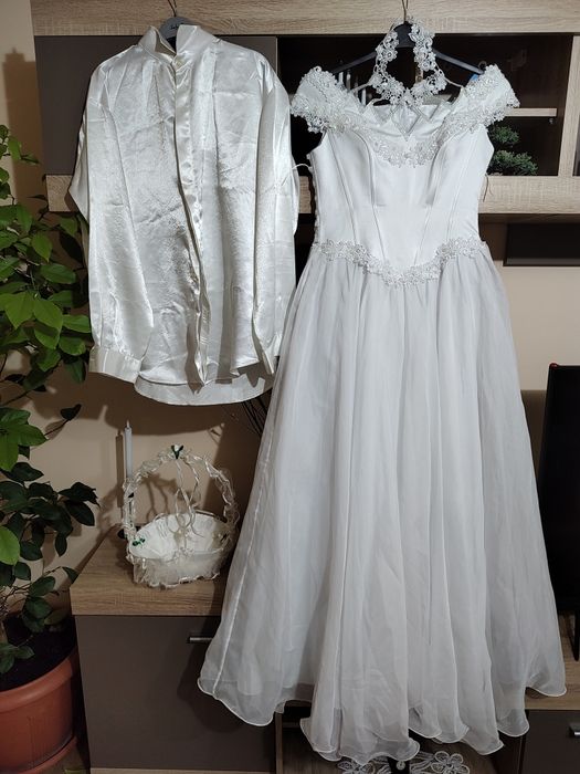 Rochie de mireasa+cămașă ginerică ( rochia are toate accesoriile)