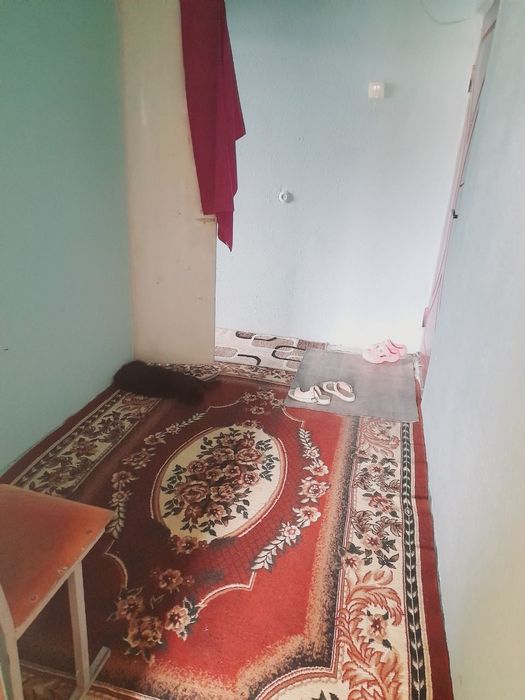 1 хоналик Уй сотилади Икки хона килингган