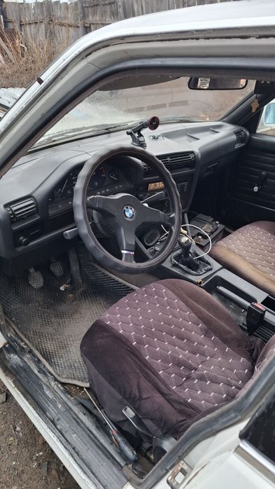 Продам BMW E 30 1.6