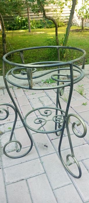 Подставка под цветы