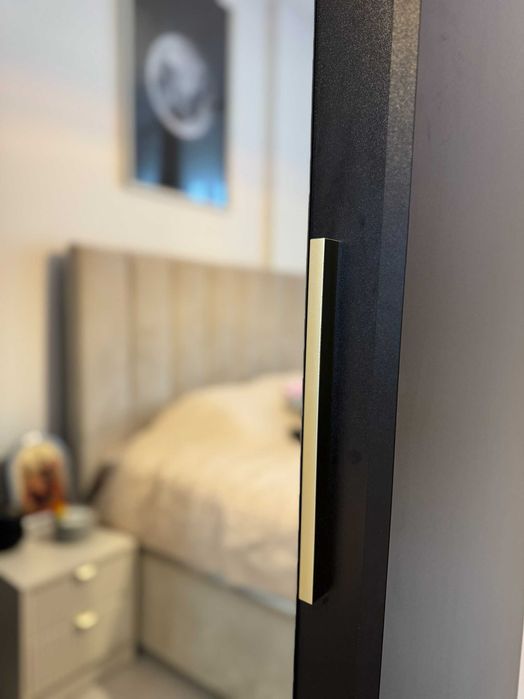 Dulap MDF Hartford 402 negru și auriu în stare foarte bună