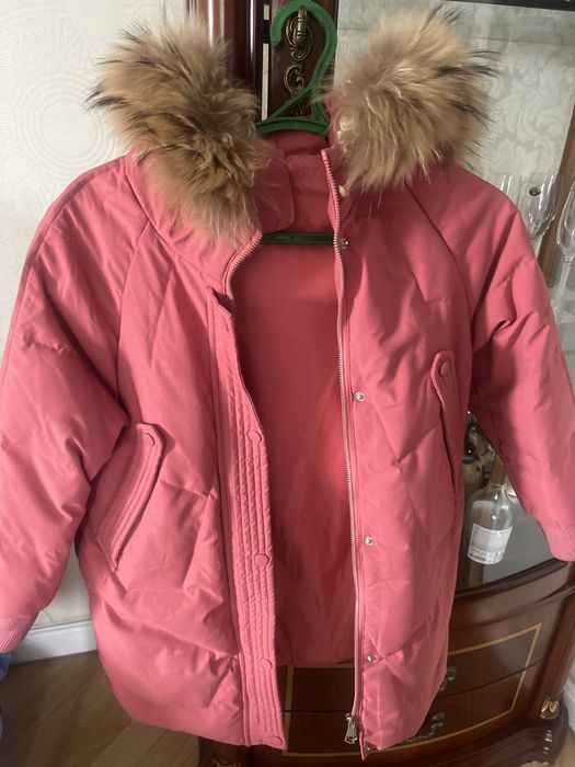 Куртка зимняя отличного качества , носили мало