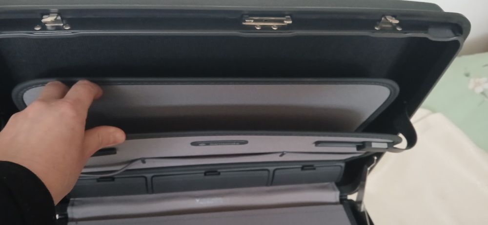 Diplomat/ servieta Samsonite Business rigidă  cu cifru ,Nouă