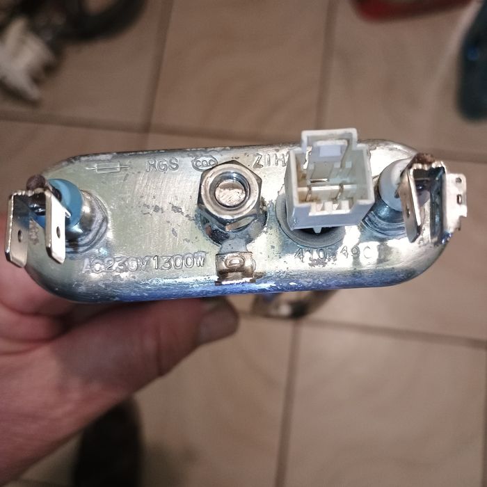 Piese pentru mașina de spălat candy aproape noi pentru că mașina staționată într un apartament proprie. a fost plecat. sa defectat cuva