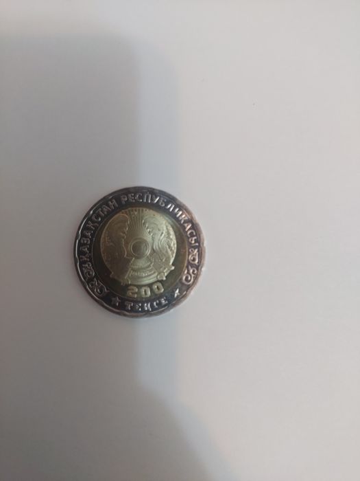 Продам монеты 200 тг и сср
