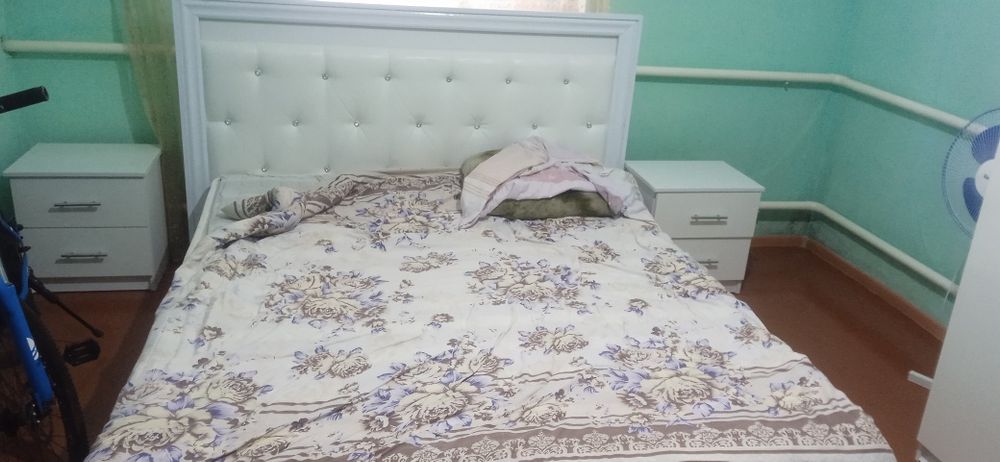 Спальный мебель в хорошем состоянии