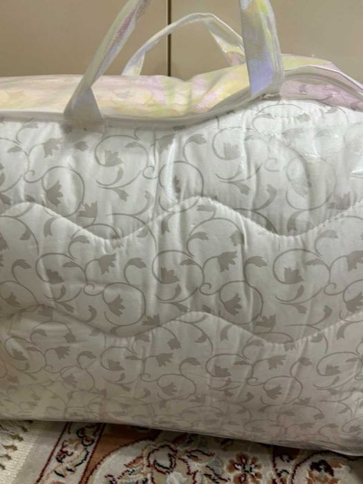 Продам двуспальное одеяло шелкопряд Lucky