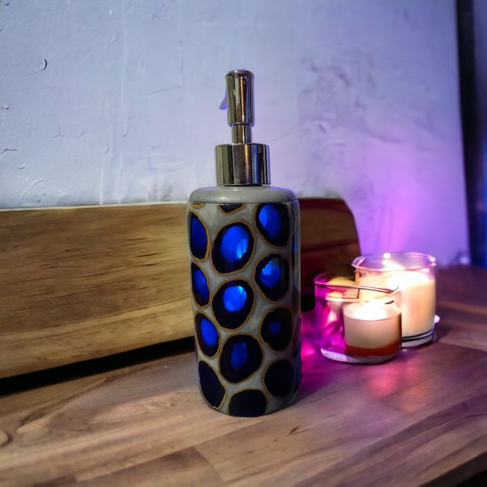 Диспенсъри за сапун от смола и дърво – ръчна изработка, която изпъква