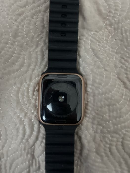 Это Apple Watch Series 6, GPS, 44 мм.
