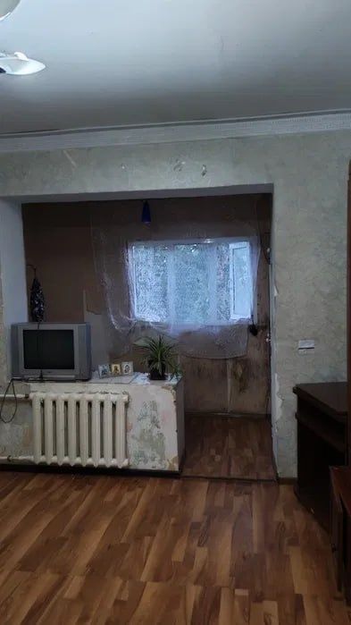 Бобура 1/4/4 галери, без ремонта, 32м2