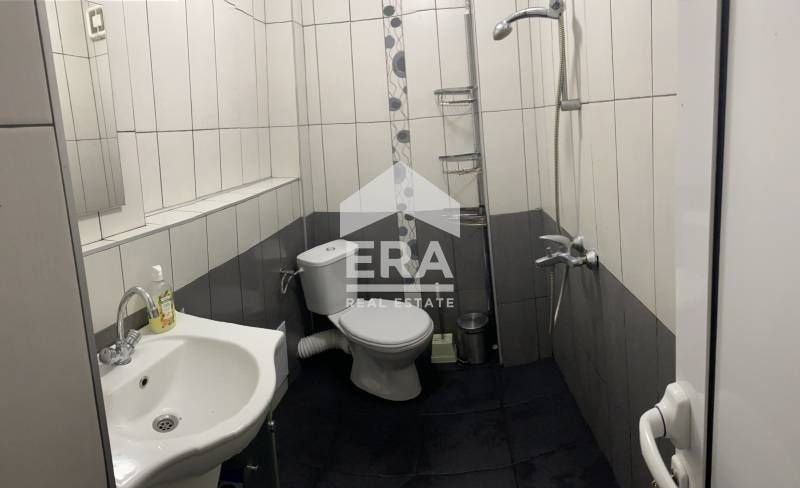 Дава се под наем Двустаен апартамент в Плевен, Идеален център - 65 кв.м за 306 € - Снимка #3