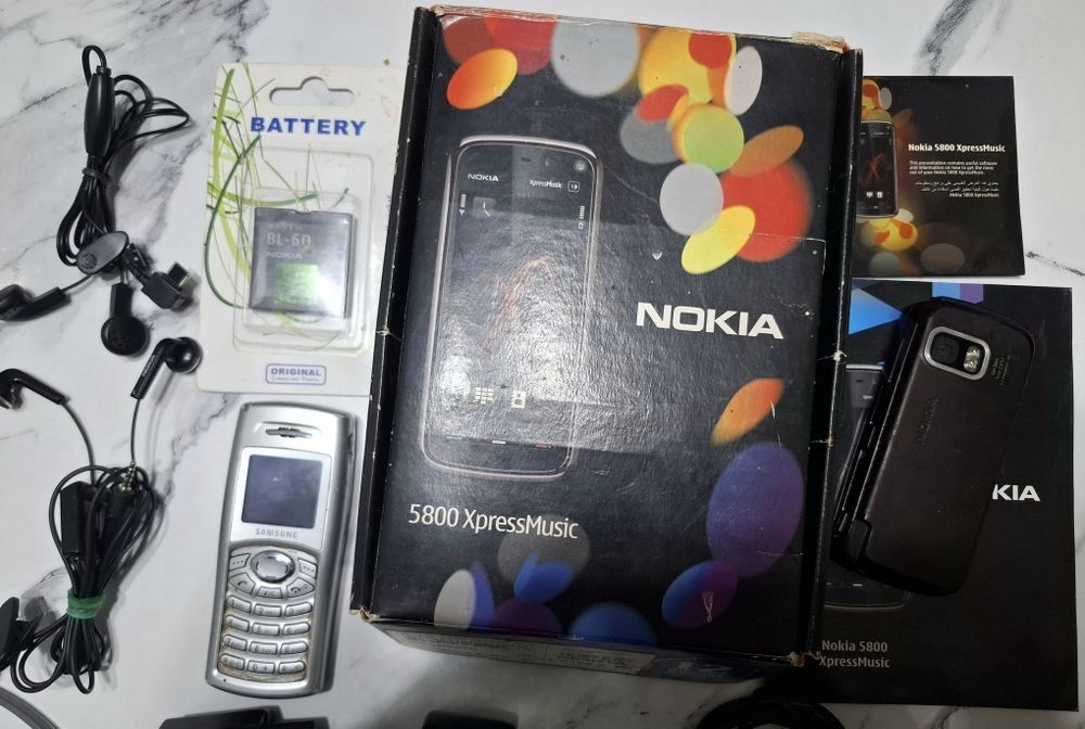 Телефоны NOKIA5800,SAMSUNG X100,Artel,на запчасти+зарядки+наушники.