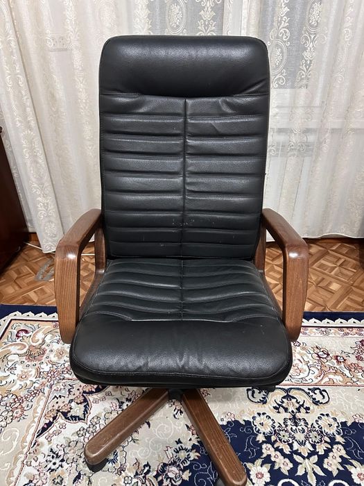 Кресло кожаное для офиса/дома
