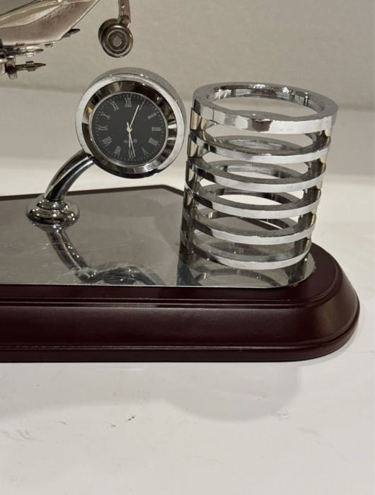 Подставка для ручек в виде самолета