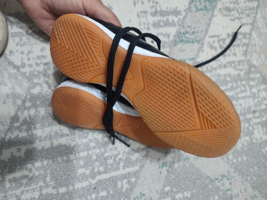 Футзальник 32 -33 размер.