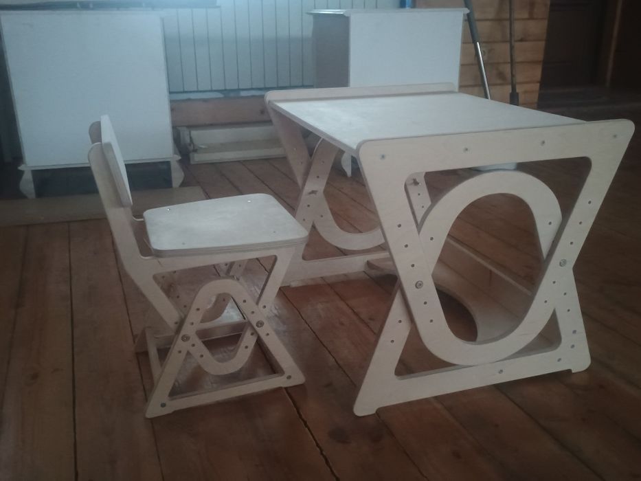 Растущий стол и стул