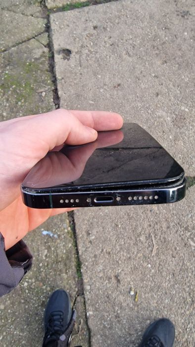 Vând iphone 13 pro max