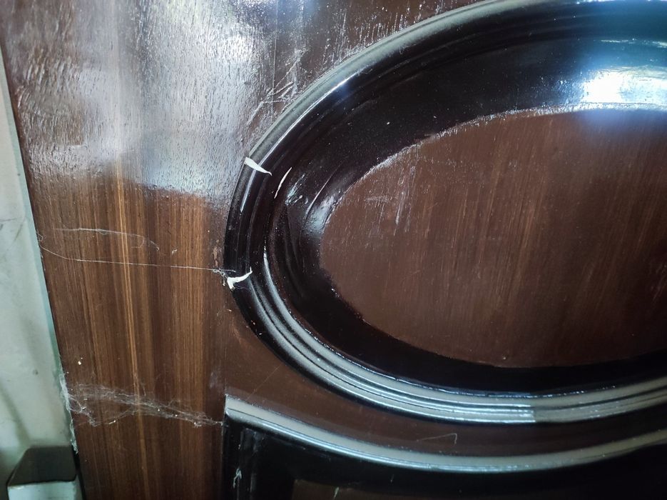 Продаю двери без дверного косяка МДФ шпон, цена за 1 дверь 200.000 сум