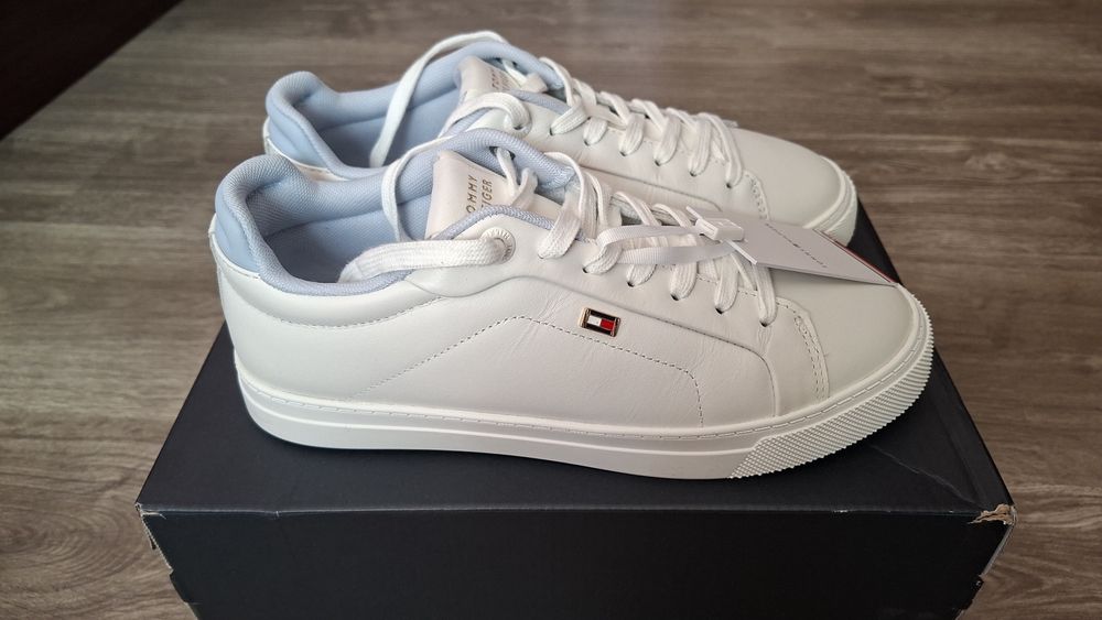 Дамски спортни обувки Tommy Hilfiger