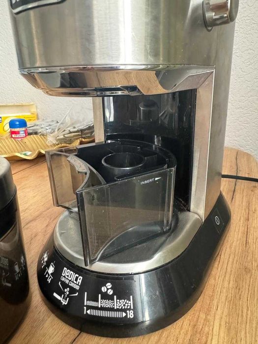 кофемолка мощная DELONGHI KG 520.