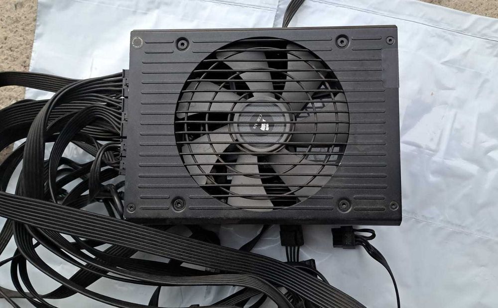 Sursă Modulară Corsair HX1200i, 1200W, 80 PLUS Platinum