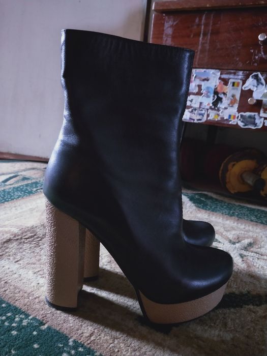 Ботильоны на высоком каблуке и платформе