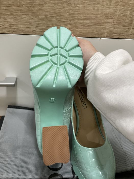 Продам женские туфли