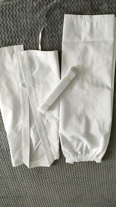 Кимоно и  щитки для каратэ новое