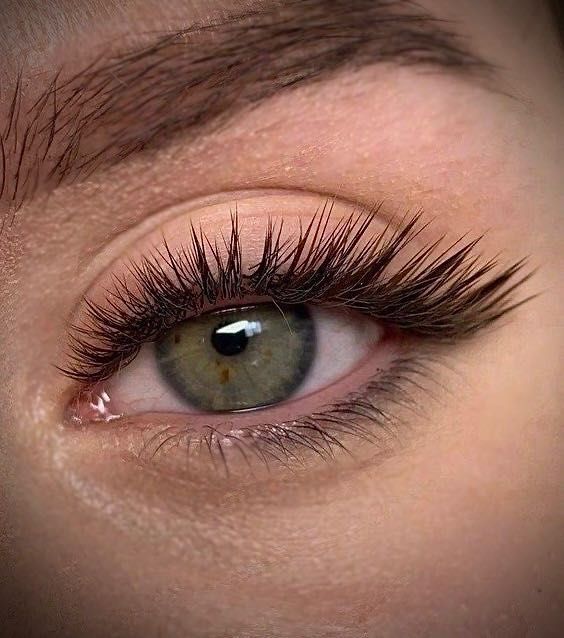 Услуги мастера по наращиванию ресниц