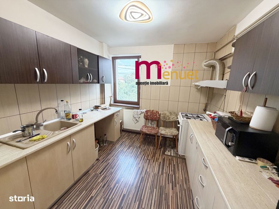 Apartament 3 camere,str.Victoriei+garaj si boxa