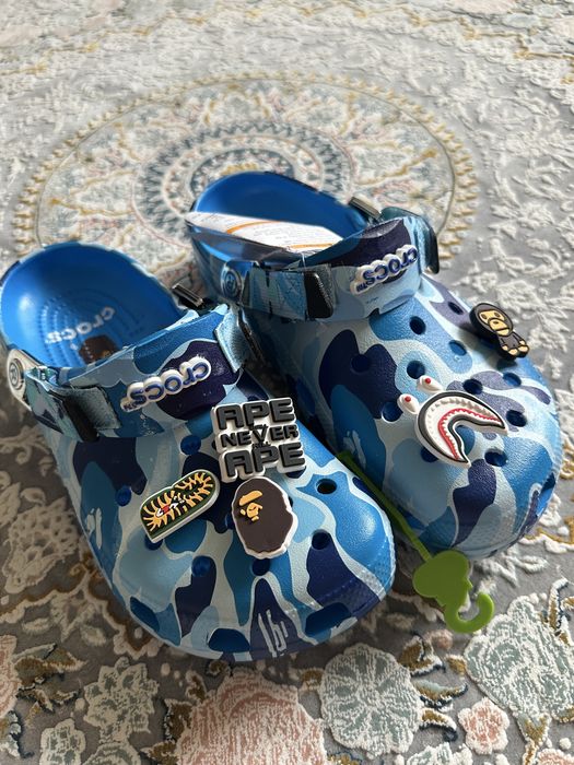 Продам кроксы Bape x Crocs