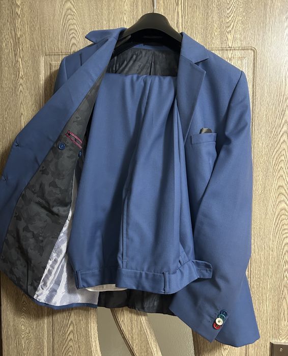 Vand costum fit barbati