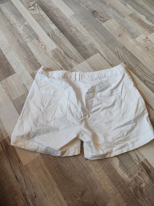 Къси панталони по 8€
