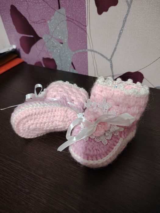 Продам вязаные пинетки на девочку