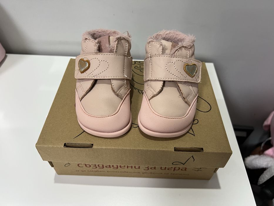 Боси обувки Колев и Колев за прохождане