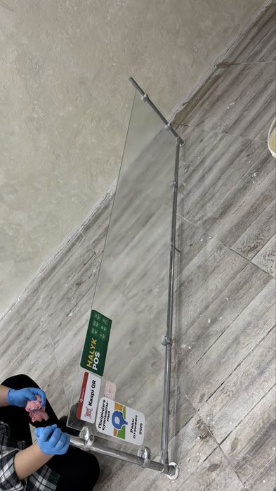 Продам стекляную ветрину борьер