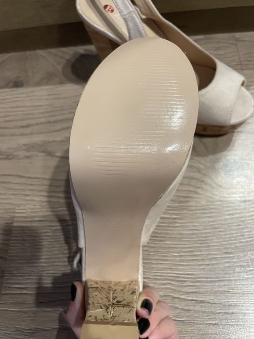 Sandale cu toc si platforma 39