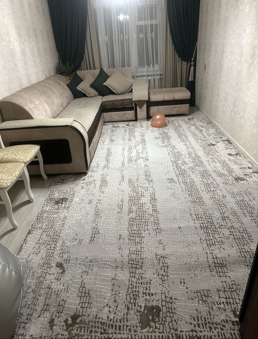 Диван угловой в отличном состояний