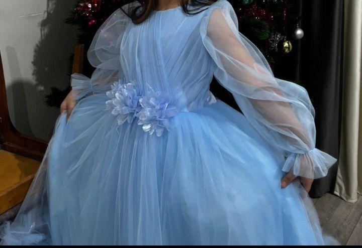 Продам платье красивое. Нарядное. На возраст 7-8