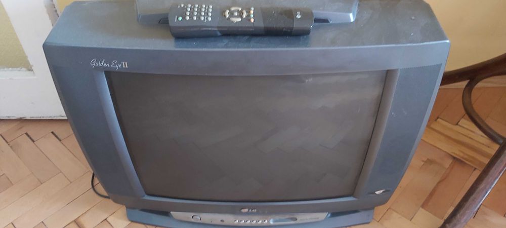 Продавам телевизор LG с дистанционно 21 инча