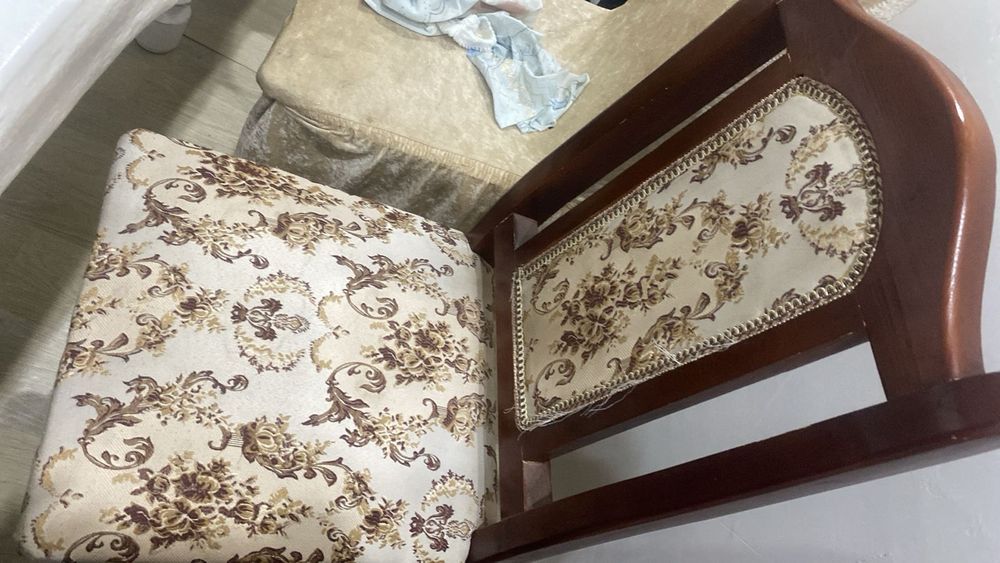 Стол отырғышымен 100мын