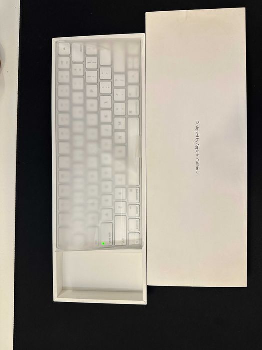 Apple Magic Keyboard (Lightning) как новая