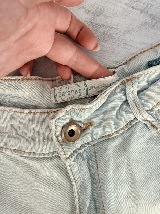 Blugi scurti Bershka 36