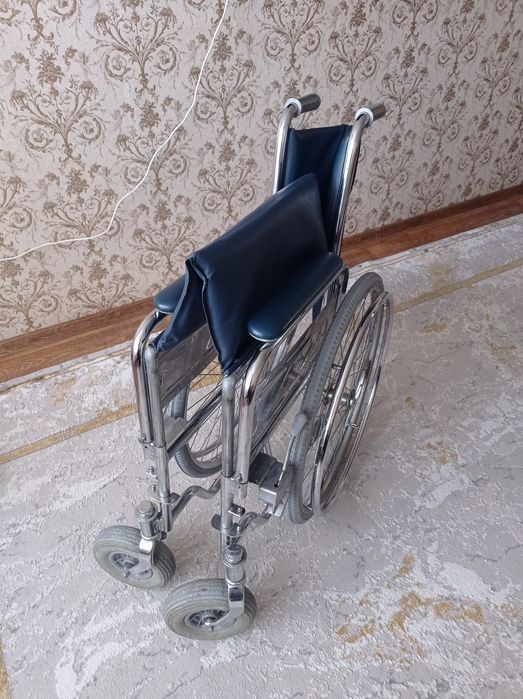Продам инвалидную коляску